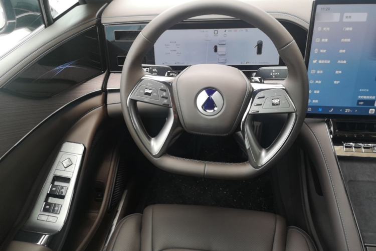 Used Denza Z9 2024 1100 km Four-Wheel Drive Max Version Steering Wheel