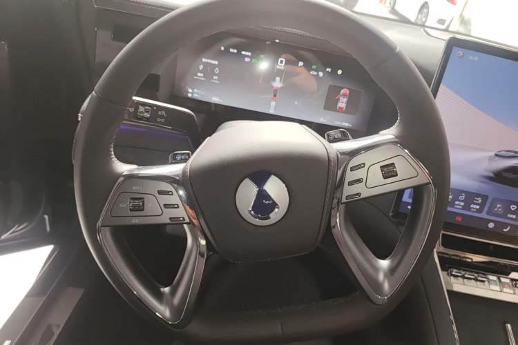 Used Denza Z9 2024 1100 km Four-Wheel Drive Max Version Steering Wheel