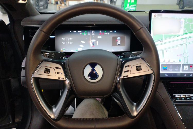Used Denza Z9 2024 1100 km Four-Wheel Drive Max Version Steering Wheel
