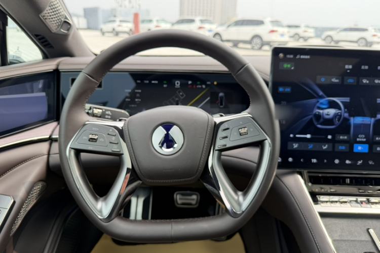 Used Denza Z9 2024 1100 km All-Wheel-Drive Ultra Version Steering Wheel