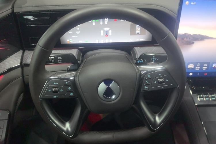Used Denza Z9 2024 1100 km All-Wheel-Drive Ultra Version Steering Wheel