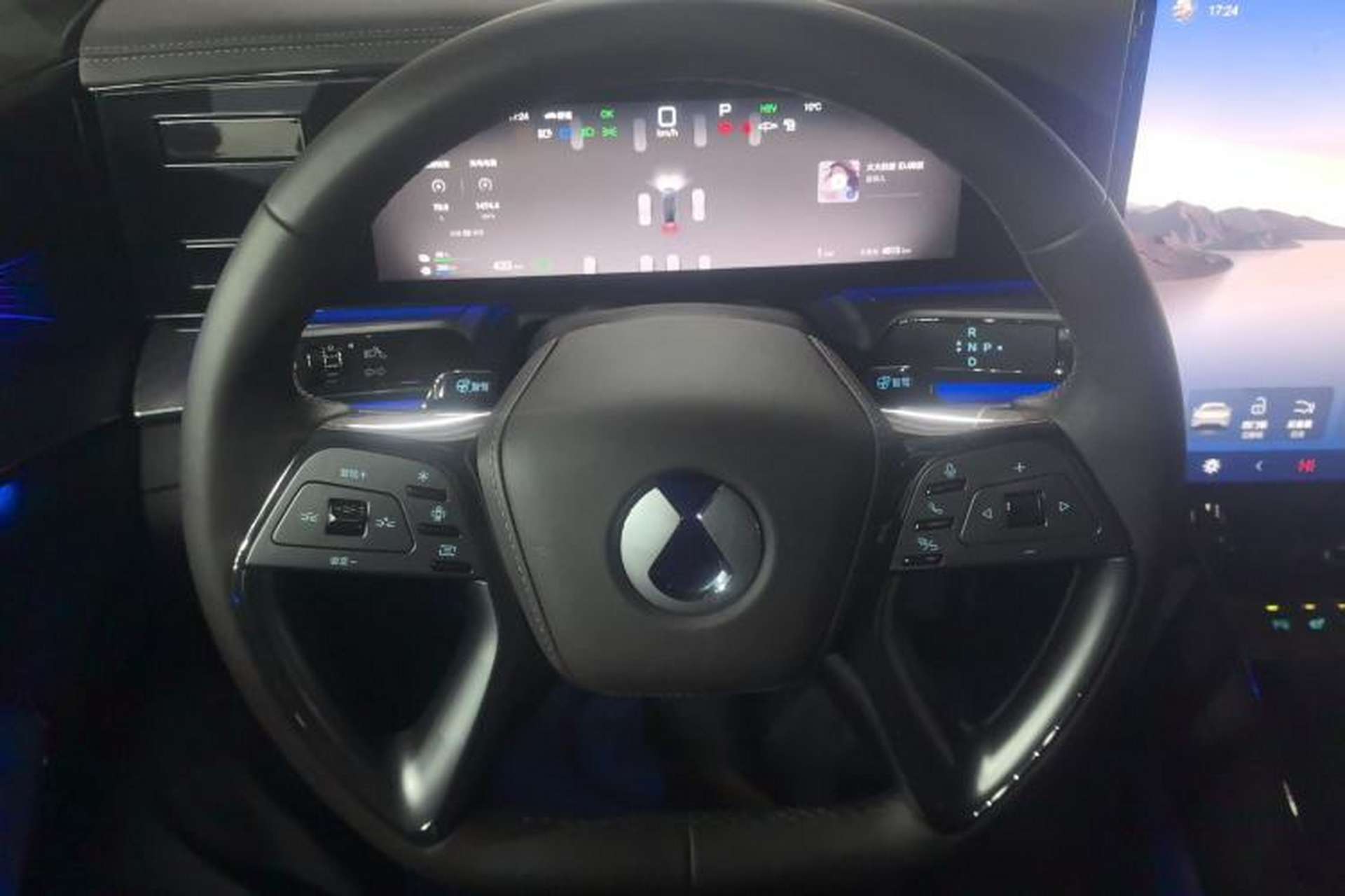 Used Denza Z9 2024 1100 km Four-Wheel Drive Max Version Steering Wheel