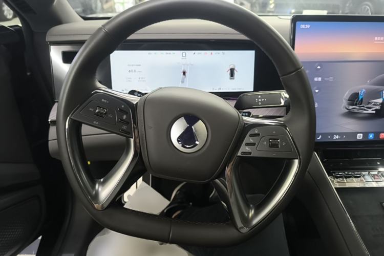 Used Denza Z9 2024 1100 km Four-Wheel Drive Max Version Steering Wheel