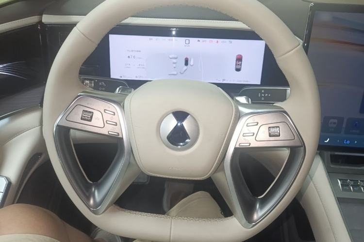 Used Denza Z9 2024 1100 km Four-Wheel Drive Max Version Steering Wheel