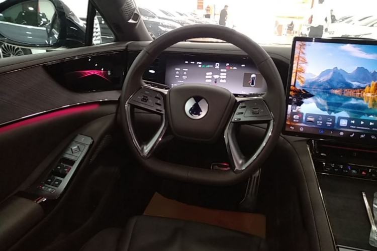 Used Denza Z9 2024 1100 km Four-Wheel Drive Max Version Steering Wheel