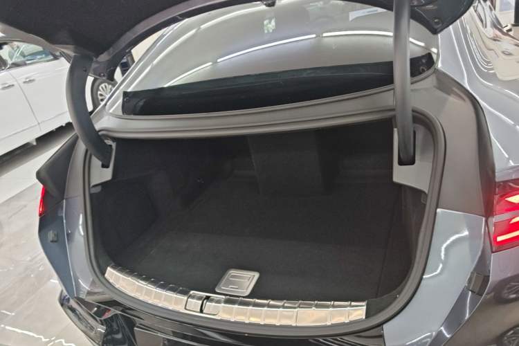 Used Denza Z9 2024 1100 km Four-Wheel Drive Max Version Trunk