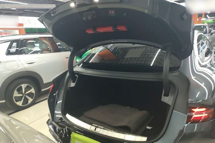 Used Denza Z9 2024 1100 km All-Wheel-Drive Ultra Version Trunk
