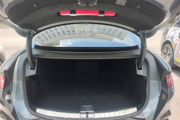 Used Denza Z9 2024 1100 km Four-Wheel Drive Max Version Trunk