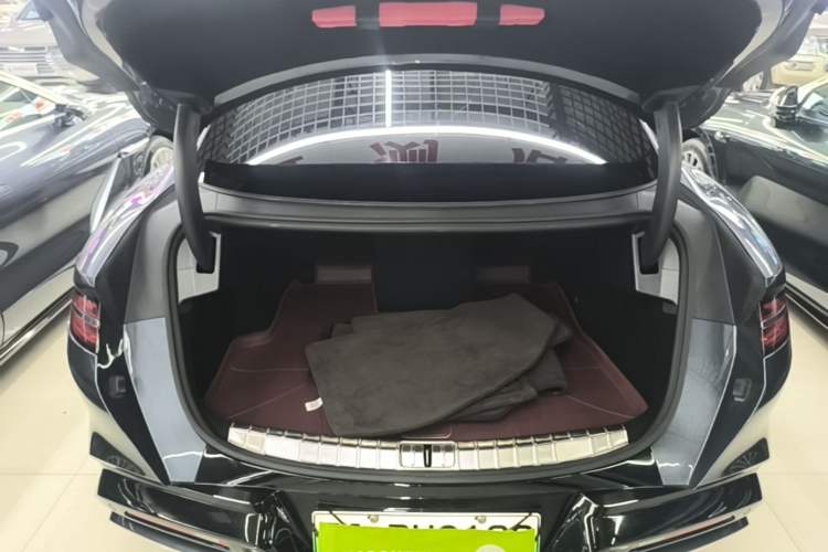 Used Denza Z9 2024 630 km All-Wheel Drive Max Version Trunk