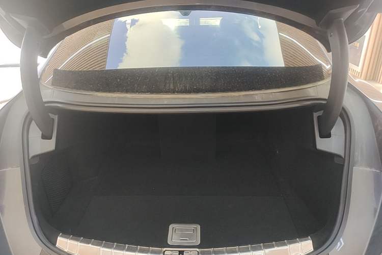 Used Denza Z9 2024 1100 km Four-Wheel Drive Max Version Trunk