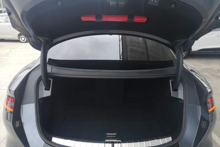 Used Denza Z9 2024 1100 km Four-Wheel Drive Max Version Trunk