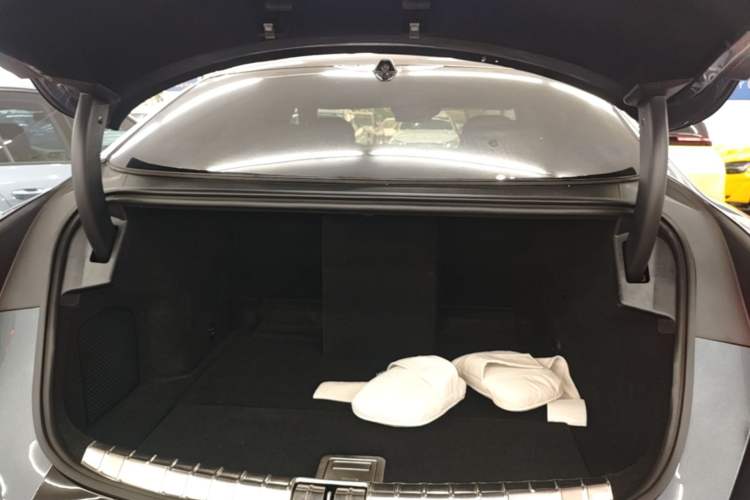 Used Denza Z9 2024 1100 km Four-Wheel Drive Max Version Trunk