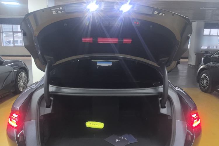 Used Denza Z9 2024 1100 km Four-Wheel Drive Max Version Trunk