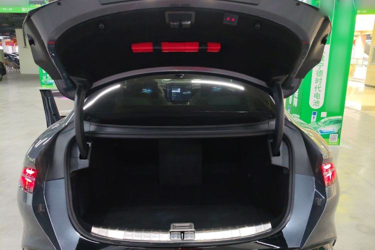 Used Denza Z9 2024 1100 km All-Wheel-Drive Ultra Version Trunk