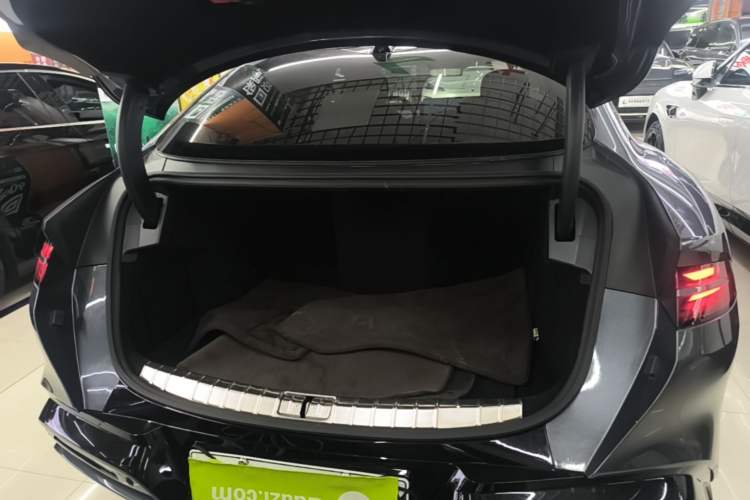 Used Denza Z9 2024 1100 km Four-Wheel Drive Max Version Trunk