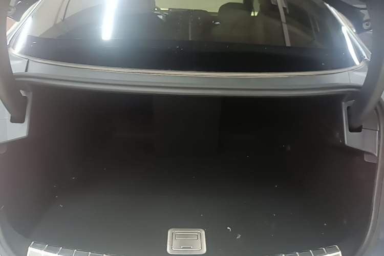 Used Denza Z9 2024 1100 km Four-Wheel Drive Max Version Trunk