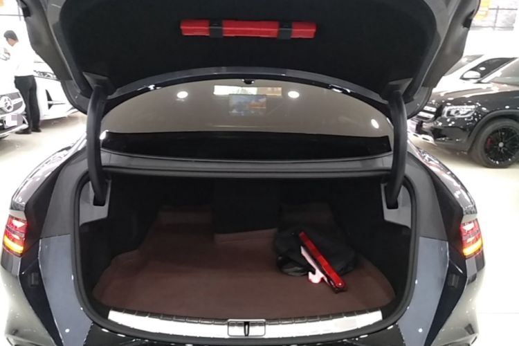 Used Denza Z9 2024 1100 km Four-Wheel Drive Max Version Trunk