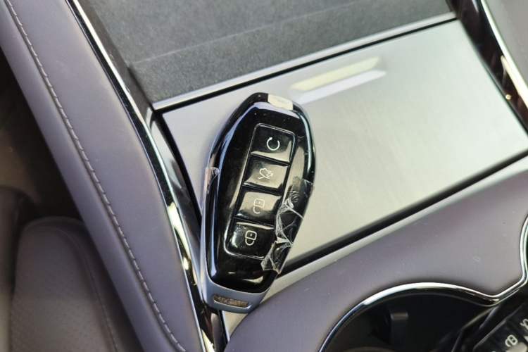 Used Denza Z9 2024 1100 km All-Wheel-Drive Ultra Version Vehicle Key