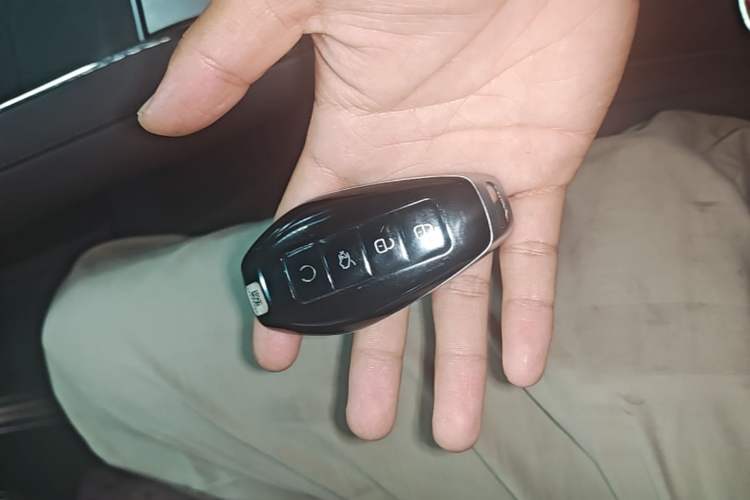 Used Denza Z9 2024 1100 km Four-Wheel Drive Max Version Vehicle Key