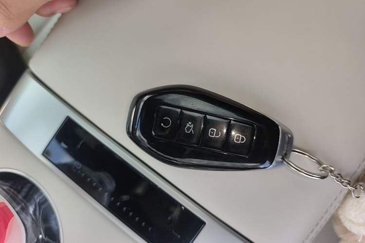 Used Denza Z9 2024 1100 km Four-Wheel Drive Max Version Vehicle Key