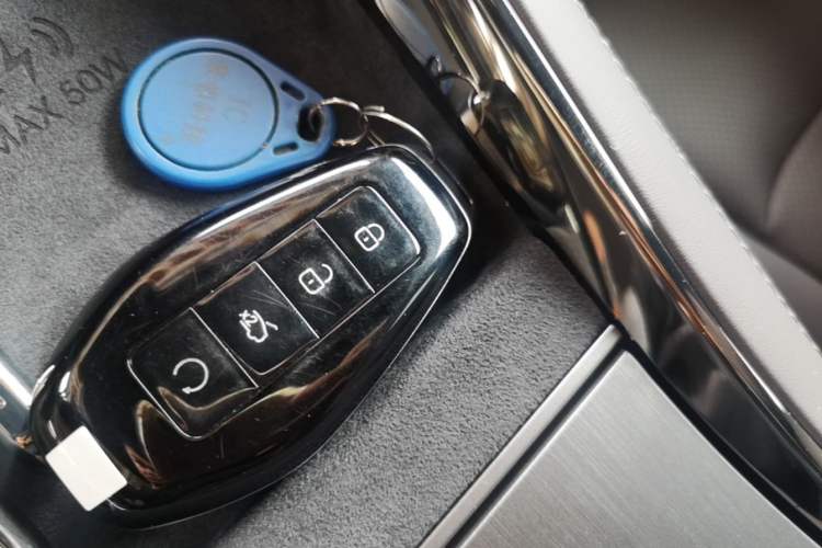 Used Denza Z9 2024 1100 km Four-Wheel Drive Max Version Vehicle Key