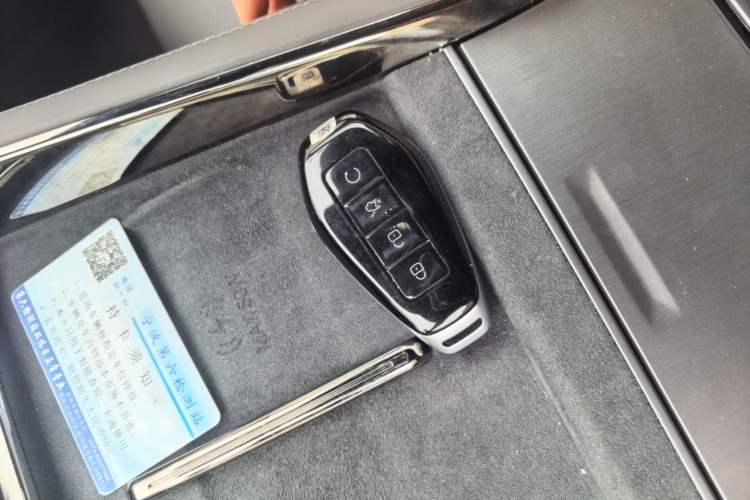 Used Denza Z9 2024 1100 km Four-Wheel Drive Max Version Vehicle Key