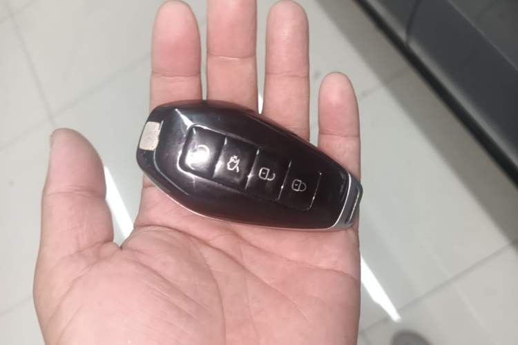 Used Denza Z9 2024 1100 km Four-Wheel Drive Max Version Vehicle Key