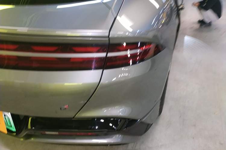 Used Denza Z9 2024 1100 km Four-Wheel Drive Max Version Right Rear Taillight