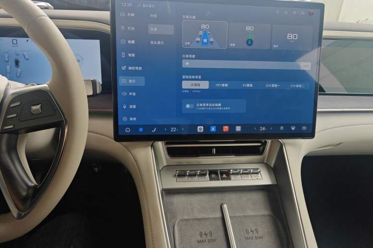 Used Denza Z9 2024 1100 km All-Wheel-Drive Ultra Version Audio And AC Panel