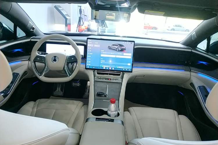 Used Denza Z9 2024 1100 km All-Wheel-Drive Ultra Version Center Console