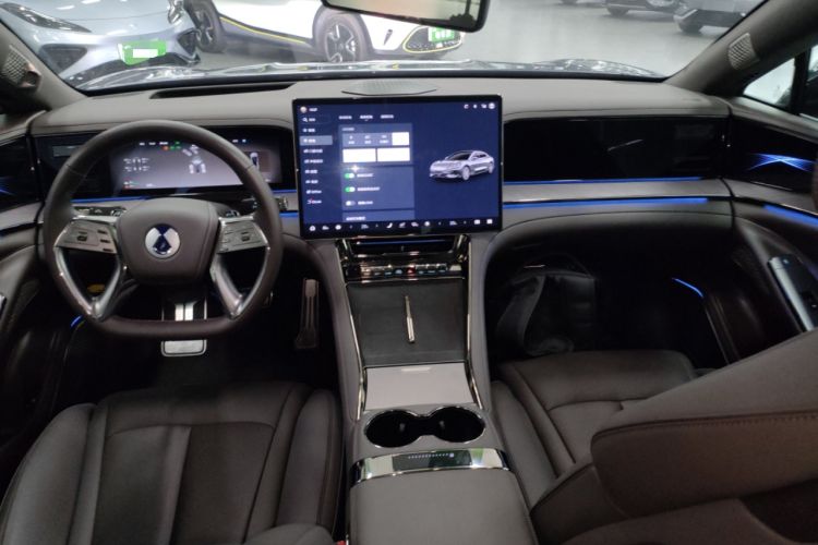 Used Denza Z9 2024 1100 km All-Wheel-Drive Ultra Version Center Console