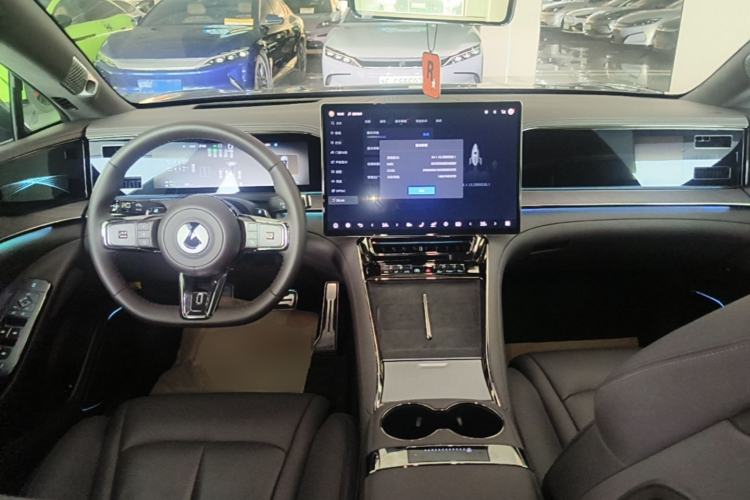 Used Denza Z9 2024 1100 km All-Wheel-Drive Ultra Version Center Console