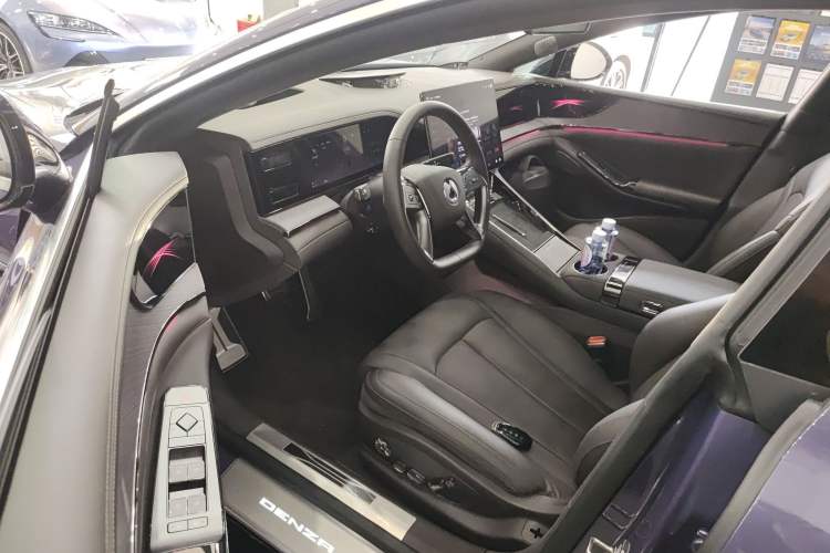 Used Denza Z9 2024 1100 km Four-Wheel Drive Max Version Driver Seat
