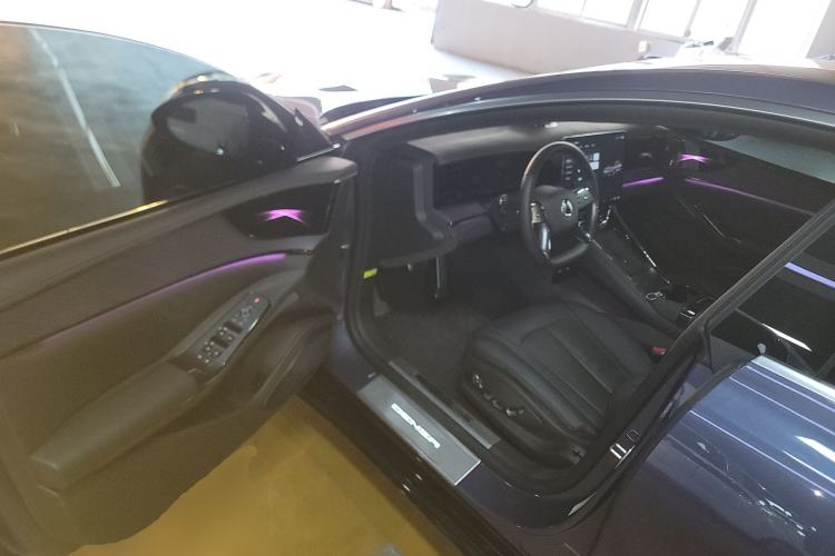 Used Denza Z9 2024 1100 km Four-Wheel Drive Max Version Driver Seat