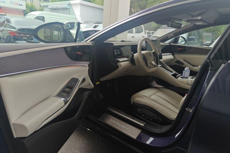 Used Denza Z9 2024 1100 km All-Wheel-Drive Ultra Version Driver Seat