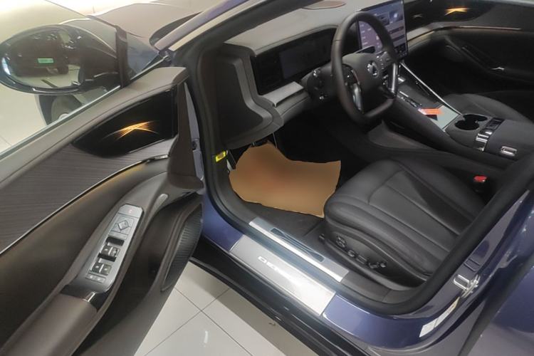 Used Denza Z9 2024 1100 km Four-Wheel Drive Max Version Driver Seat