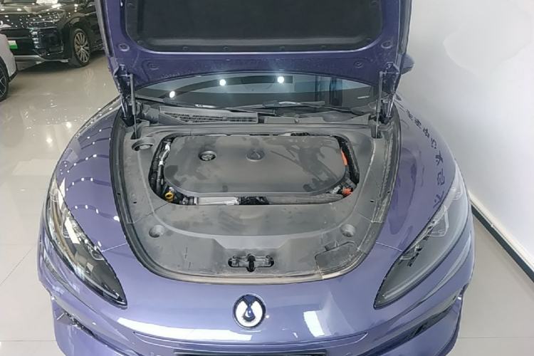 Used Denza Z9 2024 1100 km All-Wheel-Drive Ultra Version Engine Bay