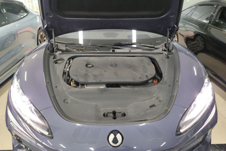Used Denza Z9 2024 1100 km All-Wheel-Drive Ultra Version Engine Bay