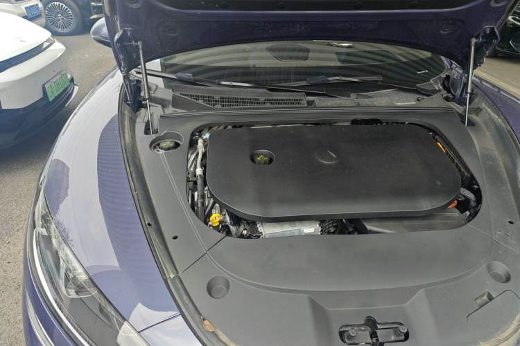 Used Denza Z9 2024 1100 km All-Wheel-Drive Ultra Version Engine Bay Right