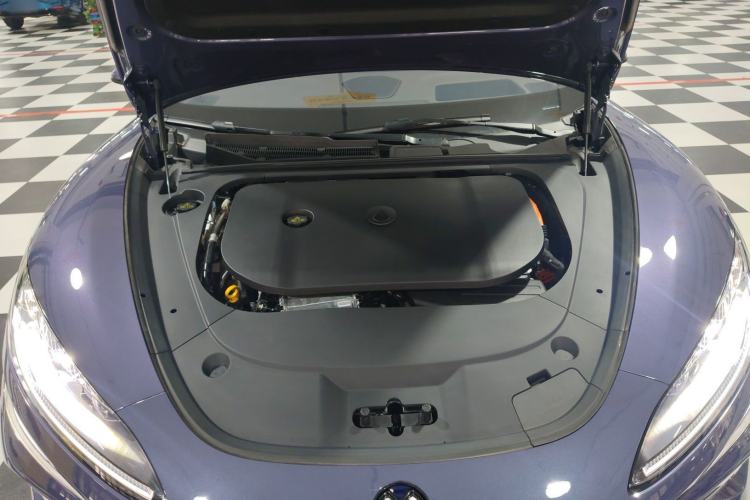 Used Denza Z9 2024 1100 km All-Wheel-Drive Ultra Version Engine Bay