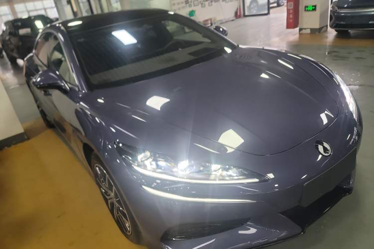 Used Denza Z9 2024 630 km All-Wheel Drive Max Version Front Right 45 Deg
