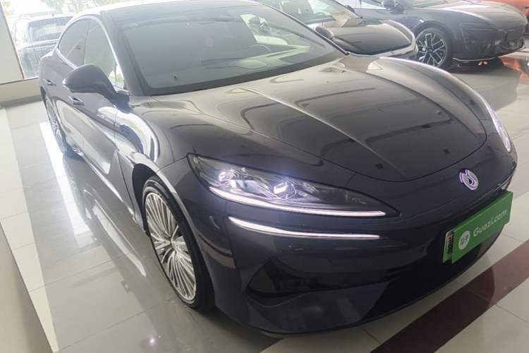 Used Denza Z9 2024 1100 km All-Wheel-Drive Ultra Version Front Right 45 Deg
