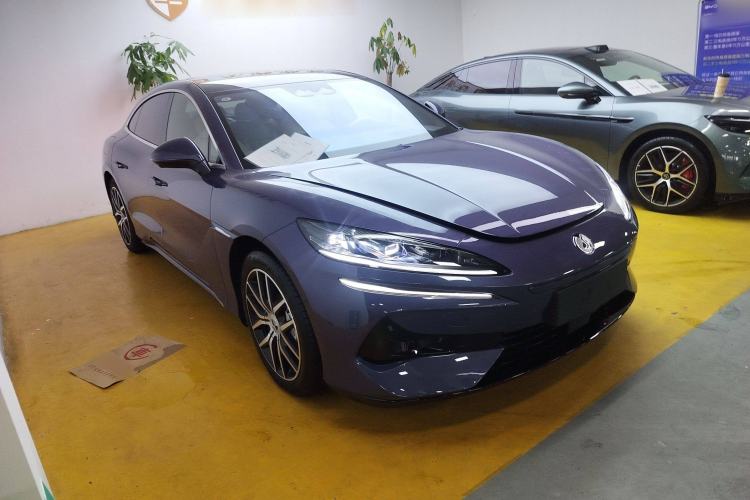Used Denza Z9 2024 1100 km Four-Wheel Drive Max Version Front Right 45 Deg
