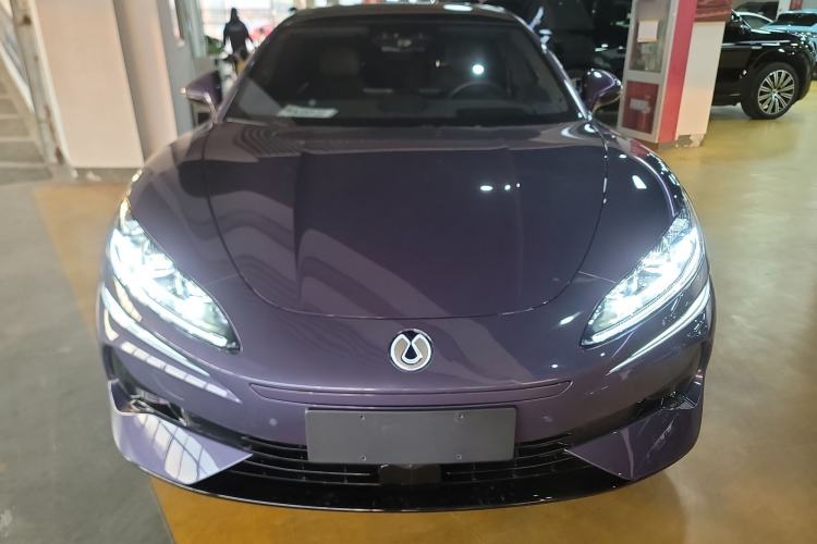 Used Denza Z9 2024 1100 km Four-Wheel Drive Max Version Front