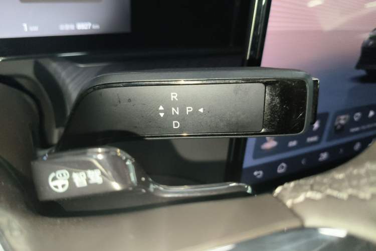 Used Denza Z9 2024 1100 km Four-Wheel Drive Max Version Gear Lever
