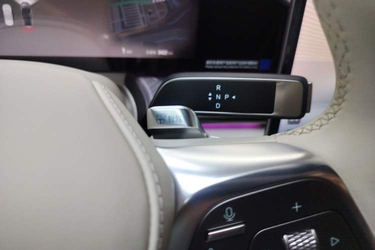 Used Denza Z9 2024 1100 km Four-Wheel Drive Max Version Gear Lever