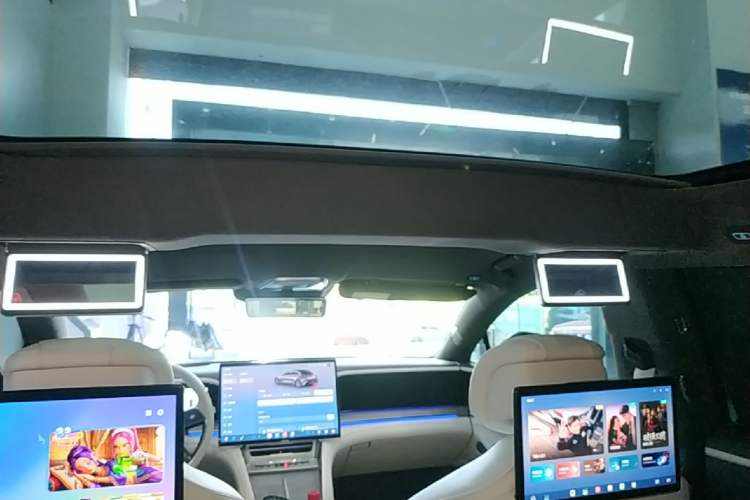 Used Denza Z9 2024 1100 km All-Wheel-Drive Ultra Version Headliner
