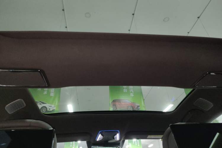 Used Denza Z9 2024 1100 km All-Wheel-Drive Ultra Version Headliner