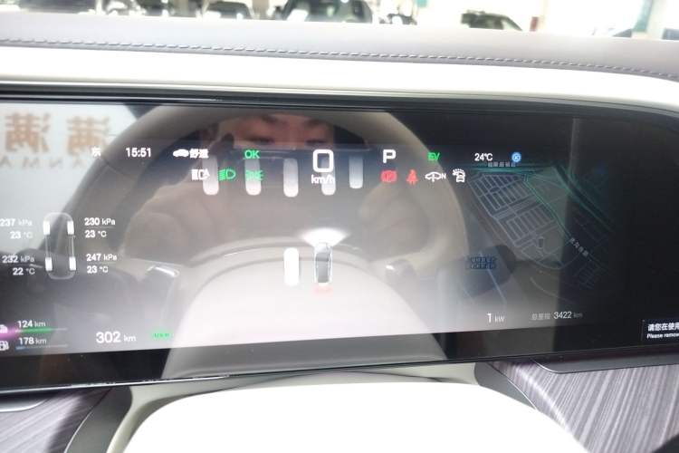 Used Denza Z9 2024 1100 km Four-Wheel Drive Max Version Instrument Cluster
