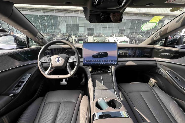 Used Denza Z9 2024 1100 km Four-Wheel Drive Max Version Interior 1